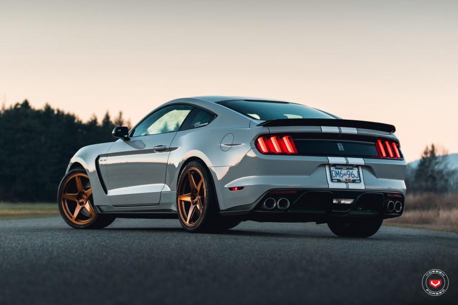  Shelby GT350 on Vossen Wheels (GNS-1) 2019 года  (фото 2 из 5)
